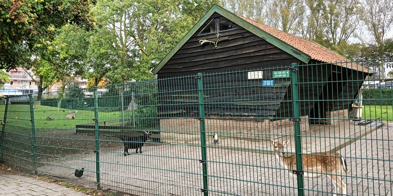 Wandelen, zoveel voordelen - Hertenkamp, Bospolderstraat, Nieuwerkerk aan den IJssel - © 2024 Wesley M. Dekker