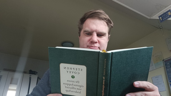 Persoonlijk leiderschap, Wesley M. Dekker leest "De Zeven eigenschappen van effectief leiderschap" - Boek: © 1989 Stephen R. Covey, Foto: © 2024 Wesley M. Dekker
