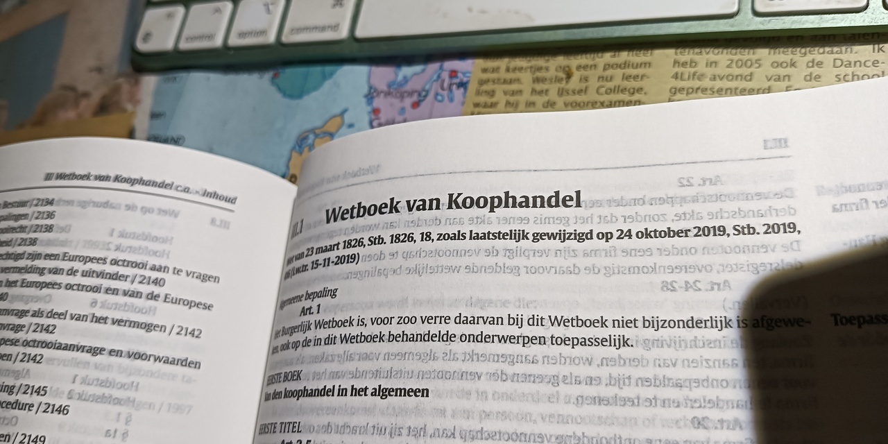 Wat is een rechtsvorm - Eerste pagina Wetboek van Koophandel in Kluwer Collegebundel - Wetbundel: © Wolters Kluwer - Foto: © 2024 Wesley M. Dekker